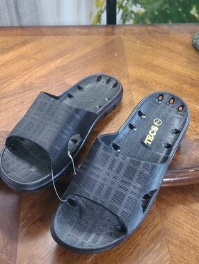 New! Tecs Womens 7 classic open toe slip on black slide sandals